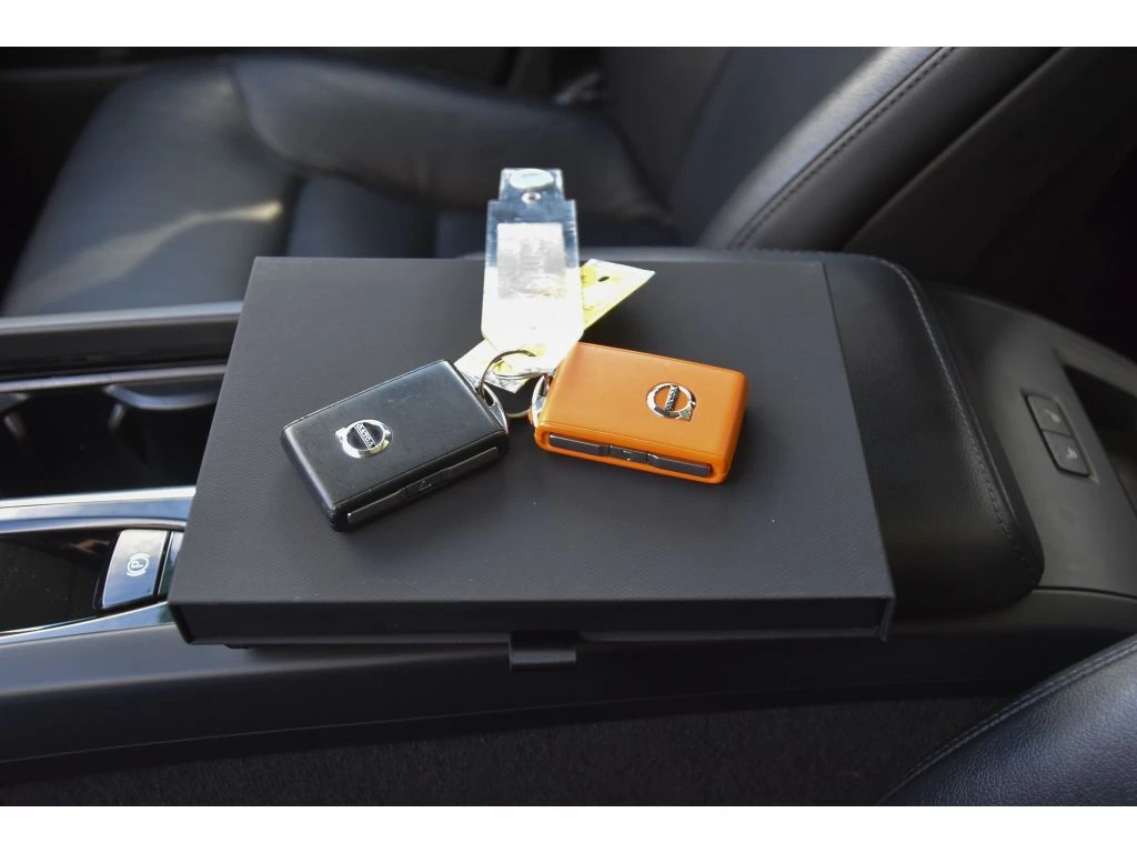 2023 Volvo - image 40