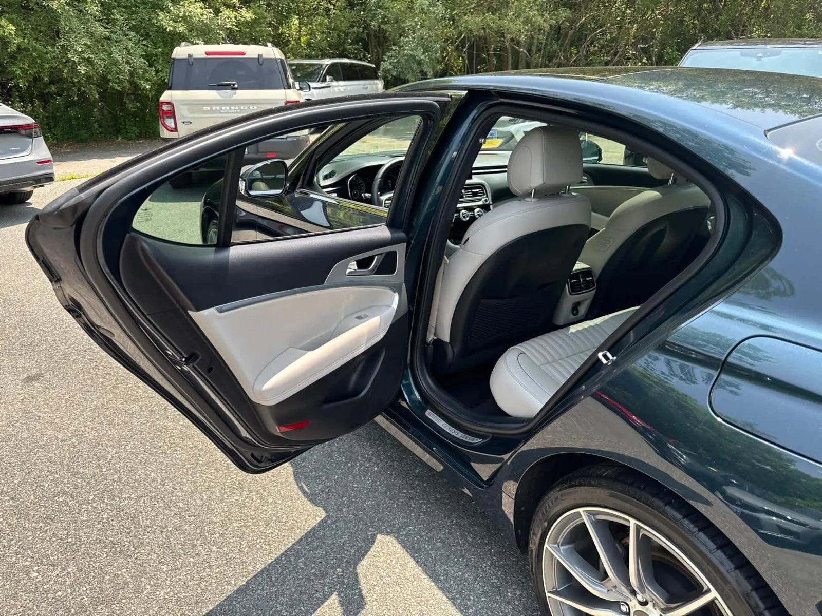 2022 Genesis G70 2.0T photo 29