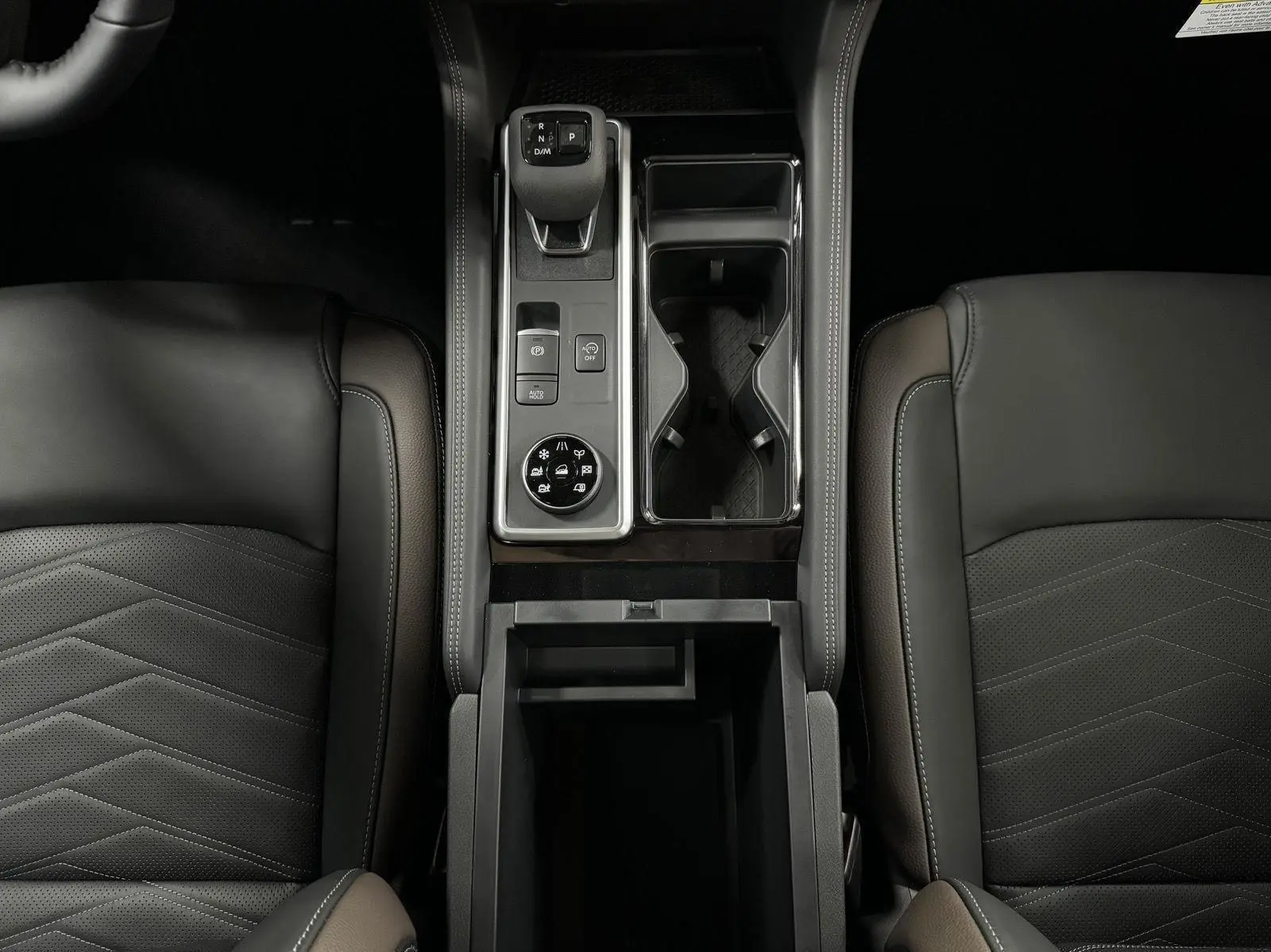 2025 Nissan Pathfinder Platinum photo 23