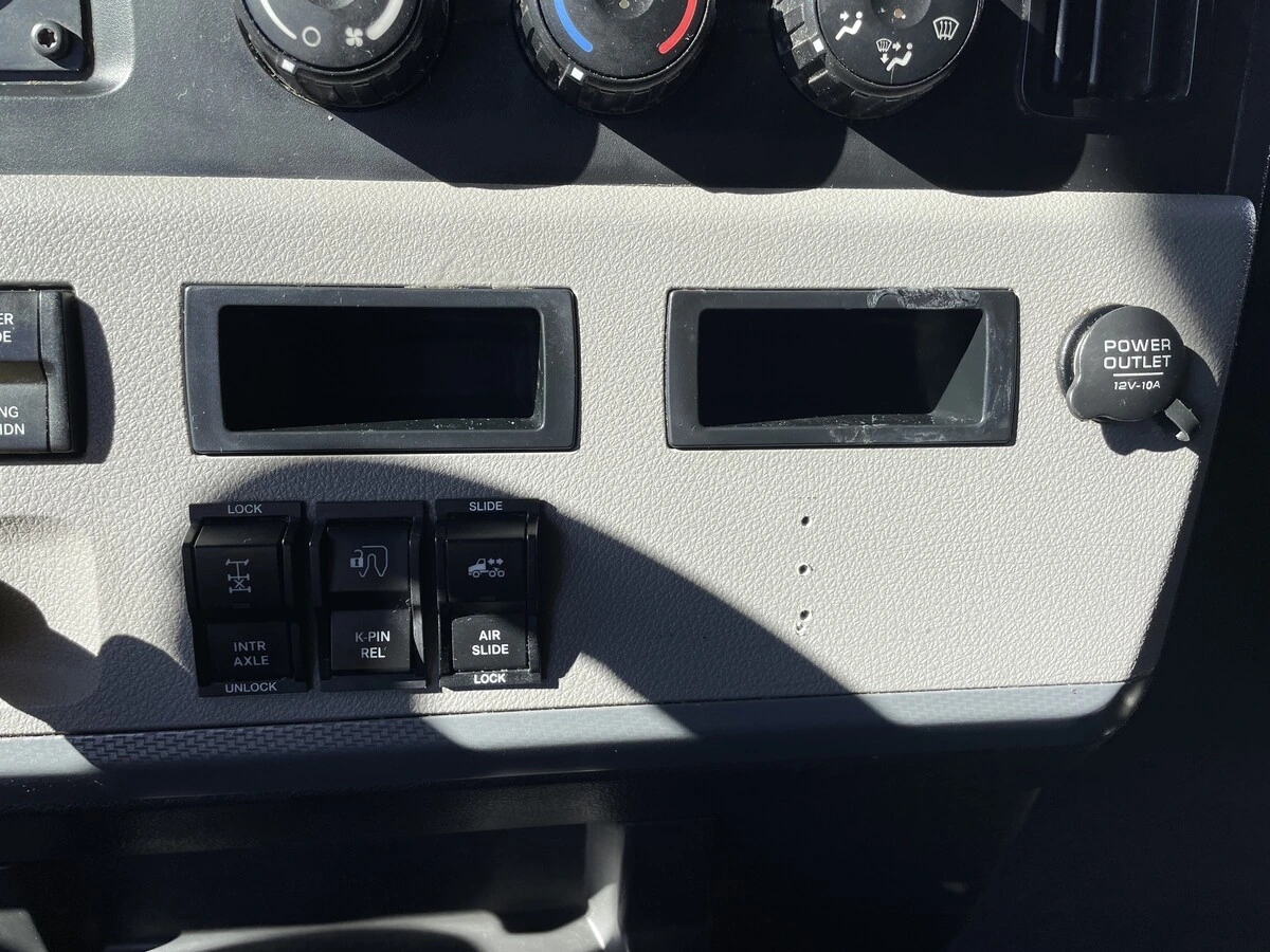 2021 Freightliner Cascadia - image 26