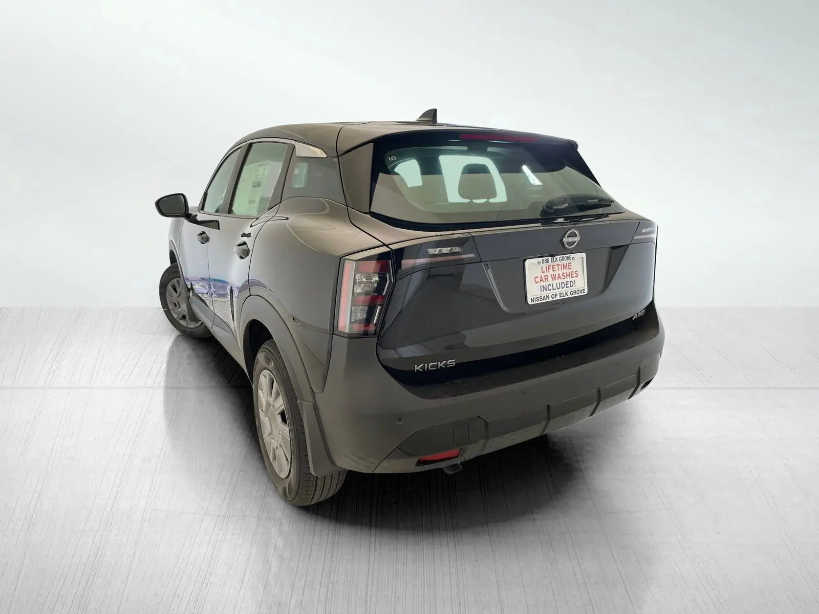 2025 Nissan Kicks S photo 2