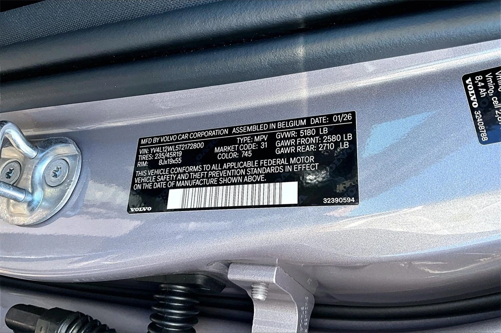 2026 Volvo - image 8