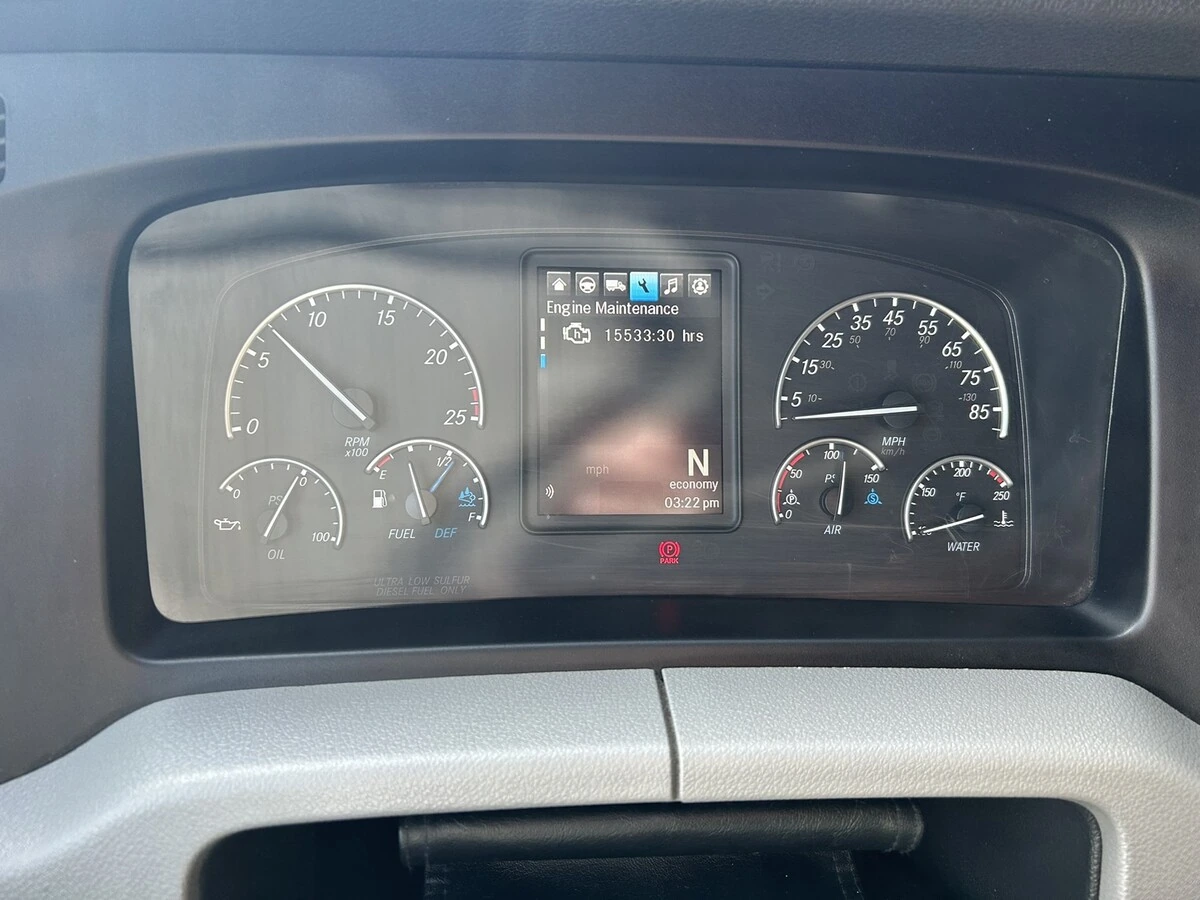 2022 Freightliner Cascadia - image 14