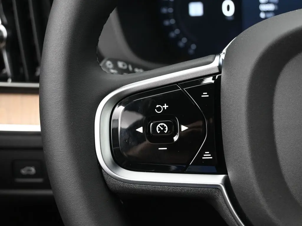 2026 Volvo - image 11