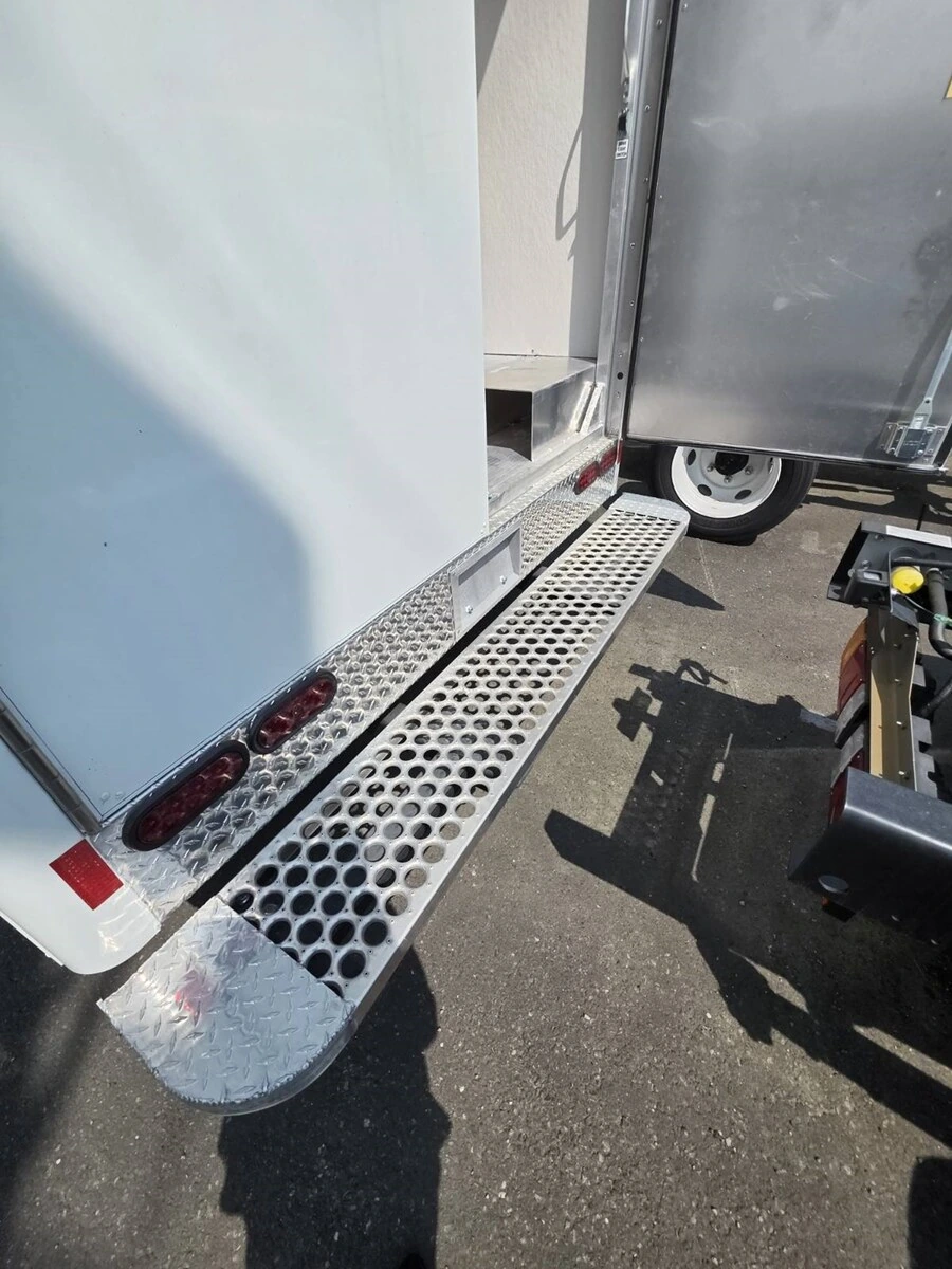 2024 Isuzu NPR — photo 4
