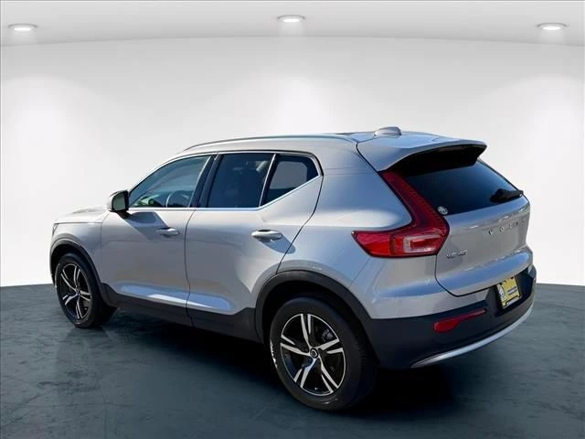 2023 Volvo - image 9
