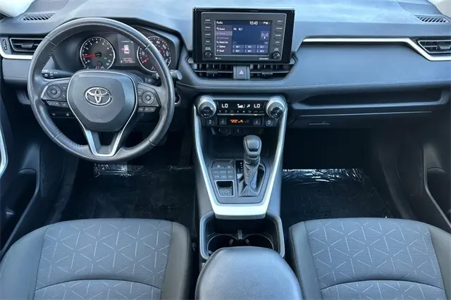 2022 Toyota RAV4 XLE photo 8