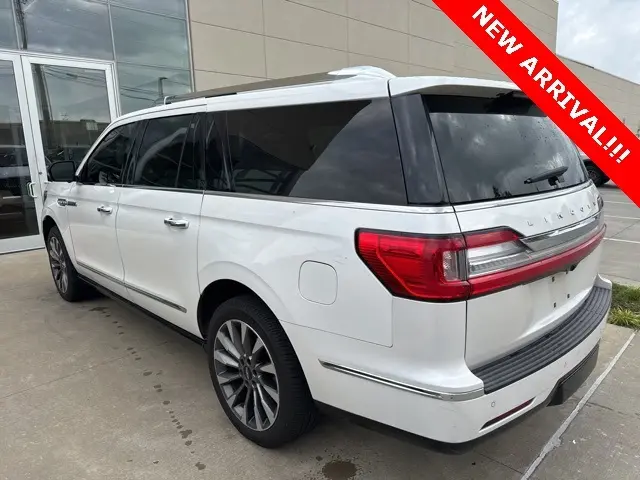 2018 Lincoln Navigator Select photo 3
