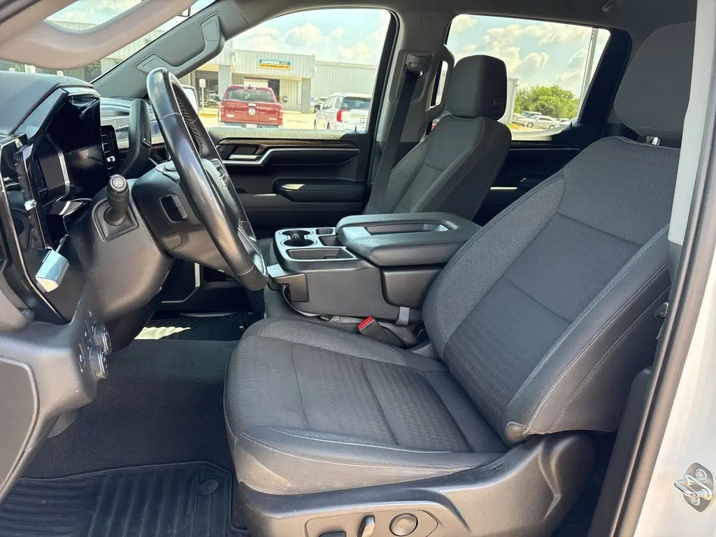 2023 Chevrolet Silverado 1500 LT1 photo 11
