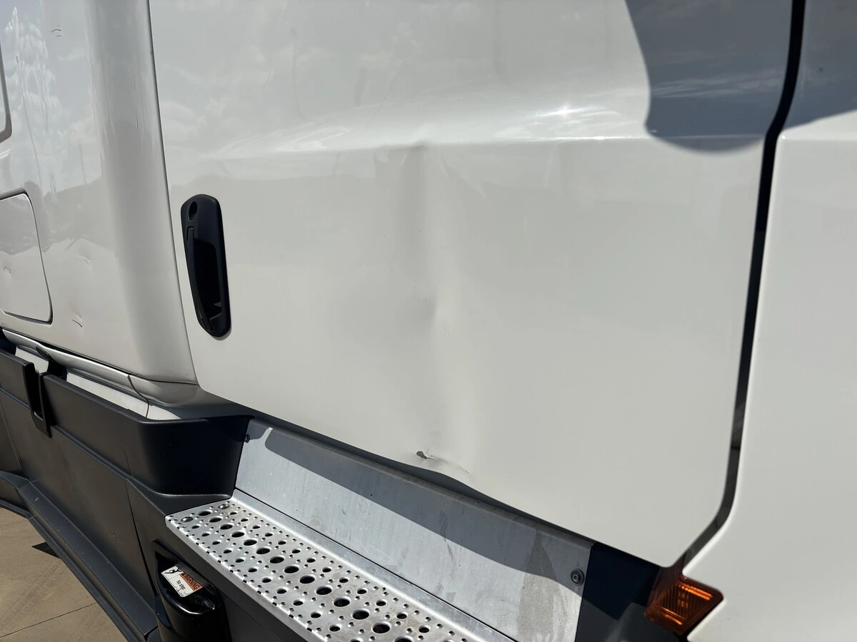 2022 Freightliner Cascadia — photo 6