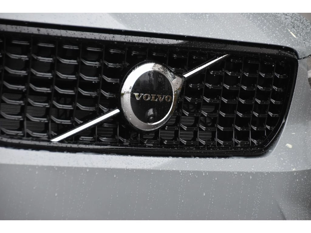 2026 Volvo - image 10