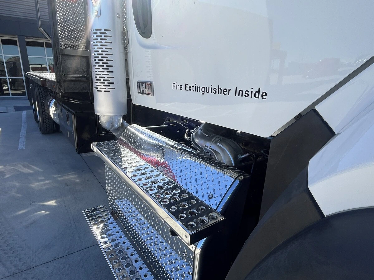 2018 Freightliner 114SD - image 17