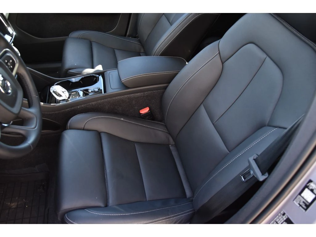 2026 Volvo - image 13