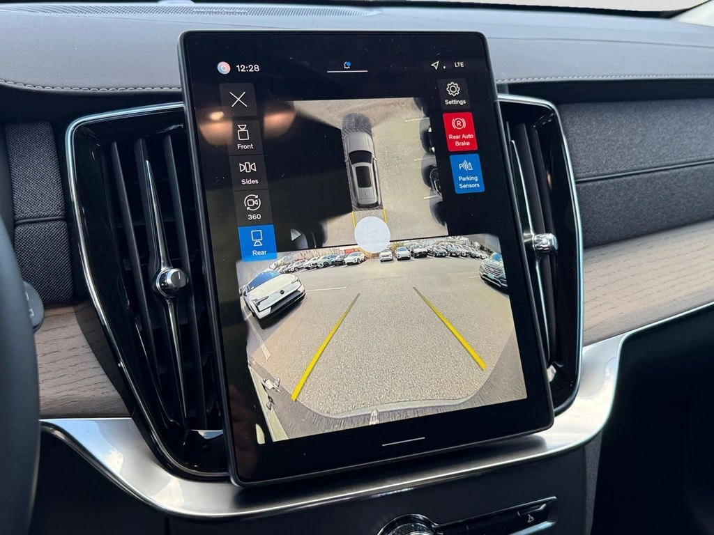 2026 Volvo - image 20