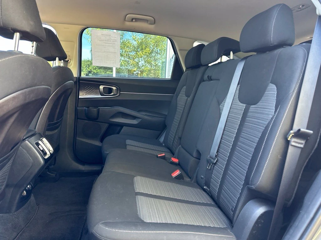 2022 Kia Sorento LX - Photo 31