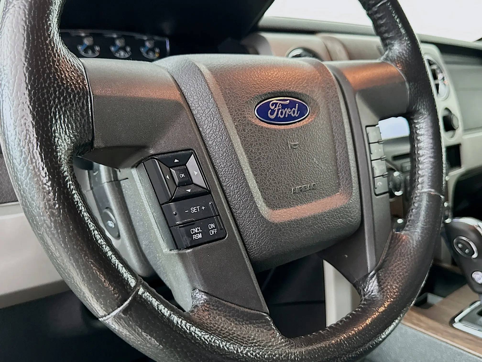 2013 Ford F-150 Lariat photo 22