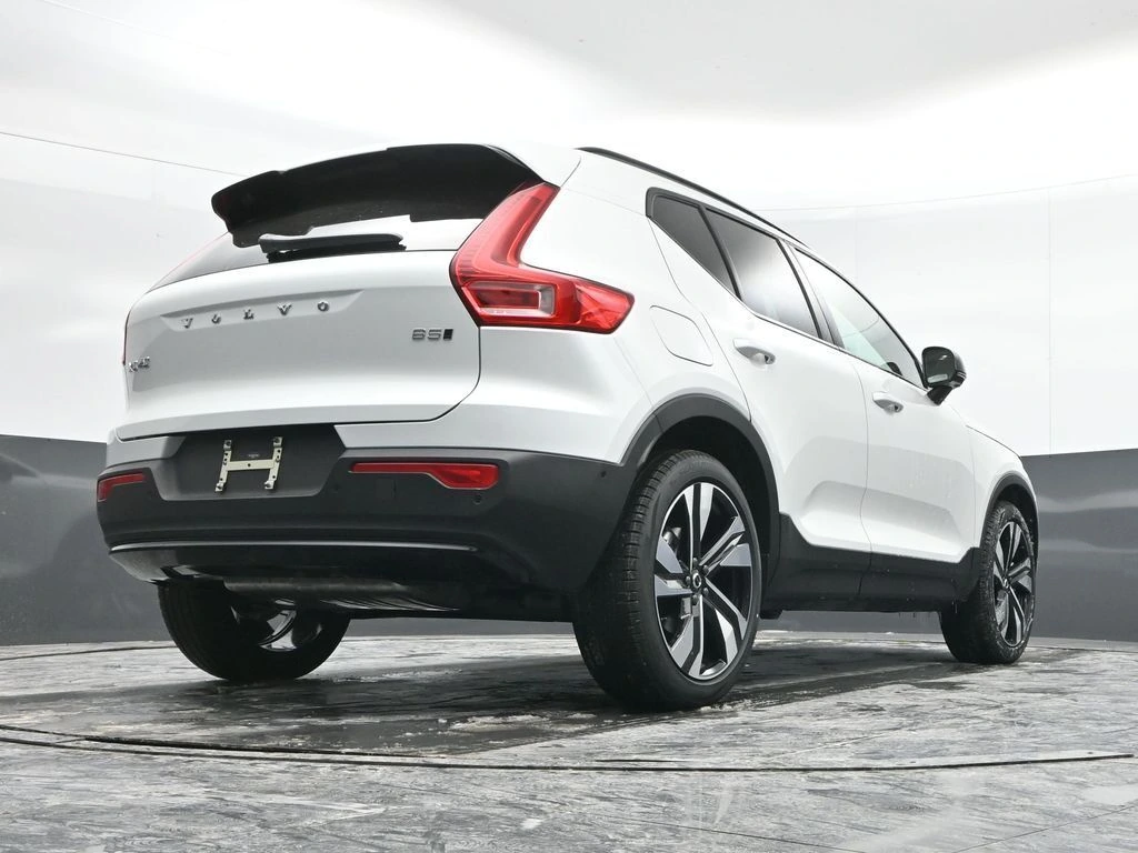 2026 Volvo - image 37