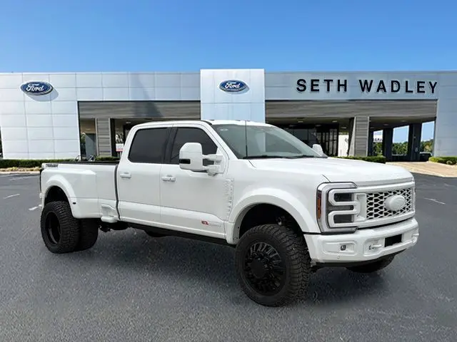 2026 Ford F-450 Super Duty Platinum's photo