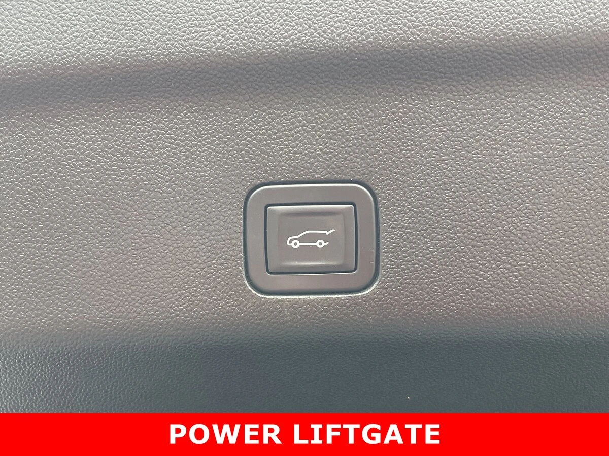 2025 GMC Yukon XL Denali - Photo 28