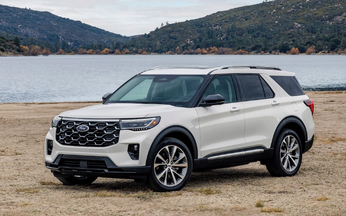 2025 Ford Explorer Exterior Driver Side Front Profile