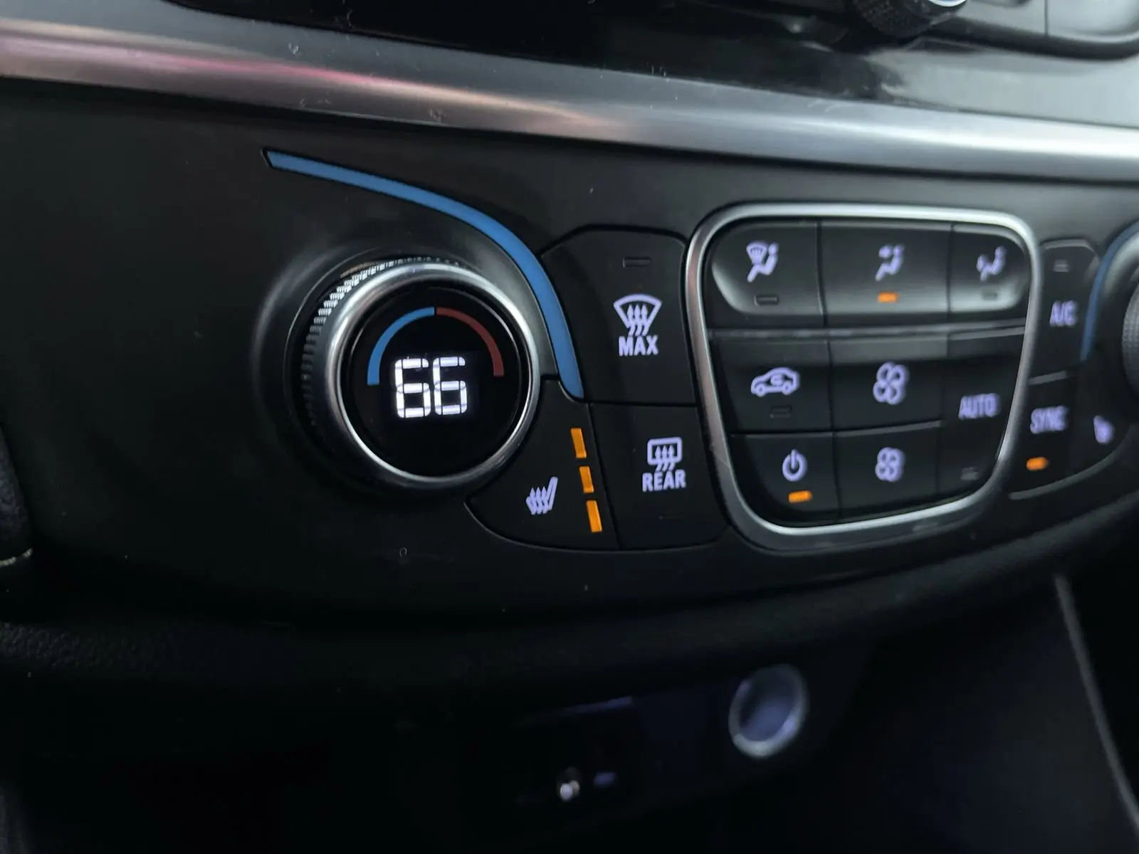 2023 Chevrolet Traverse Leather photo 17