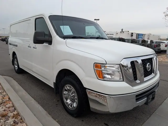 2018 Nissan NV2500 HD SL photo 3