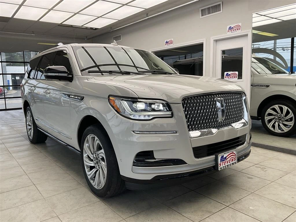 2023 Lincoln Navigator Reserve 4WD's photo