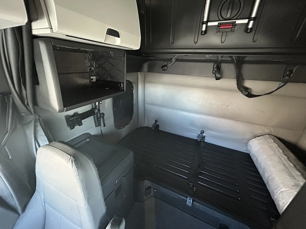 2022 Freightliner Cascadia - image 19