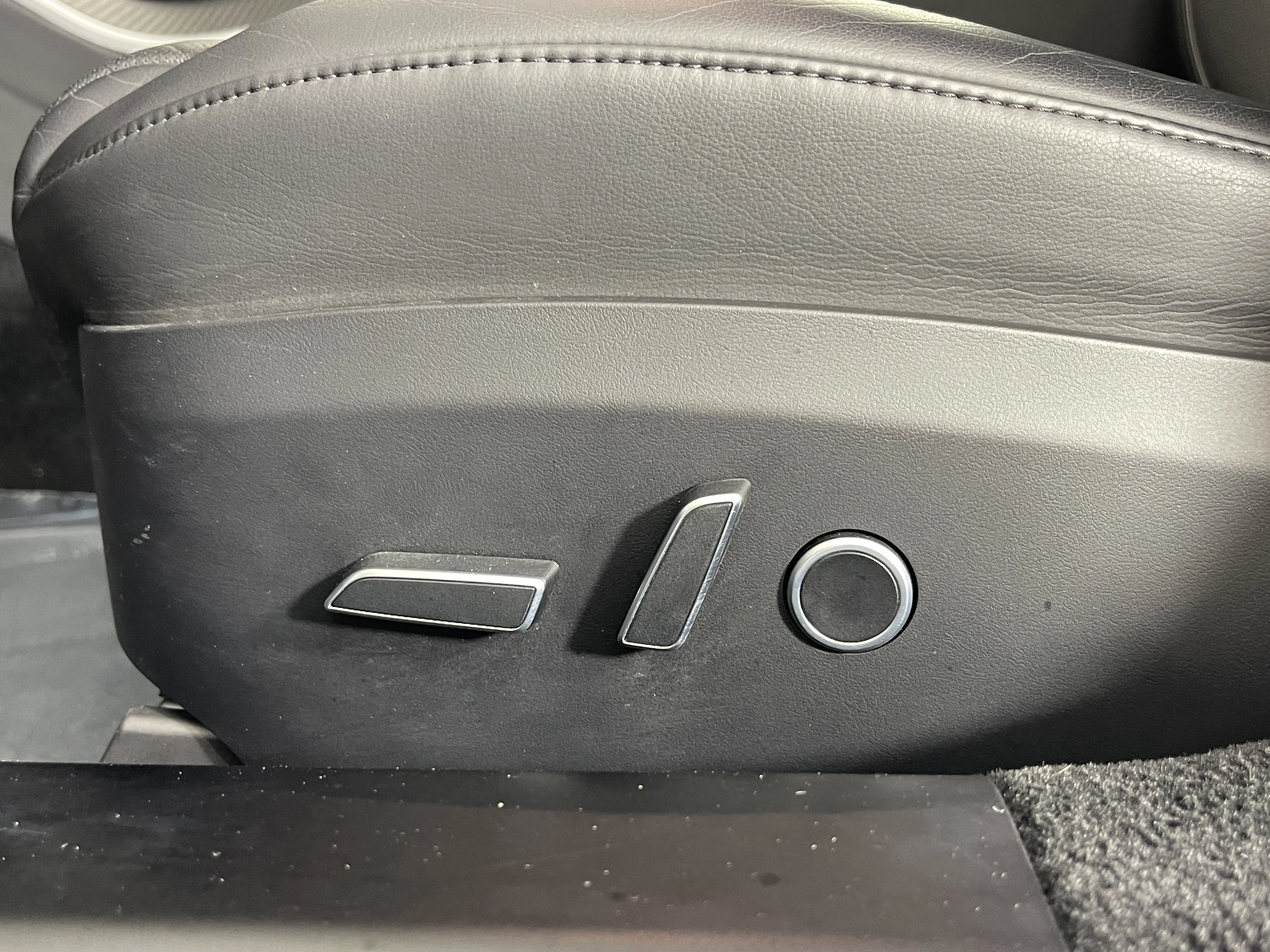 2022 Tesla Model S Plaid AWD photo 18