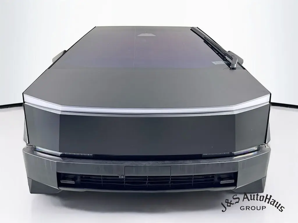 2024 Tesla Cybertruck photo 2