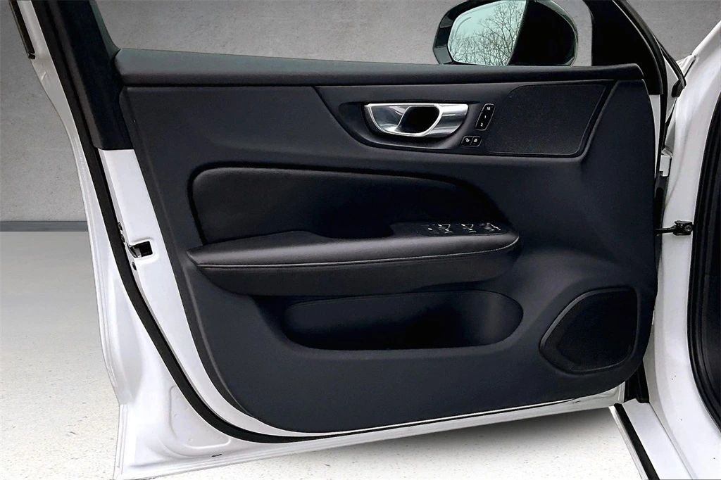 2023 Volvo - image 20