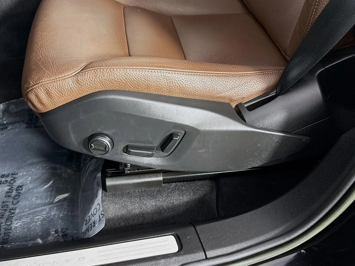 2023 Volvo - image 22