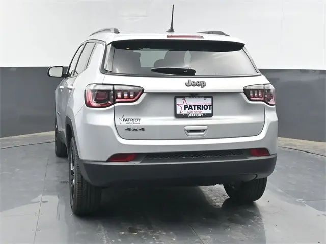 2026 Jeep Compass Latitude photo 4