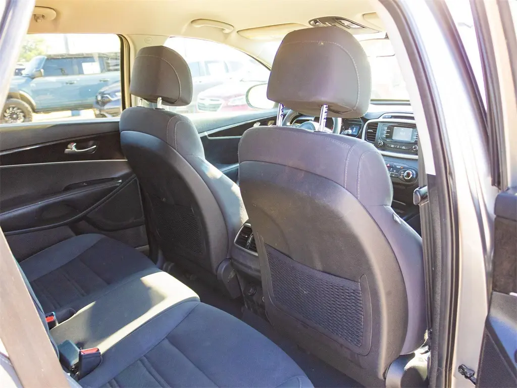 2017 Kia Sorento LX photo 16