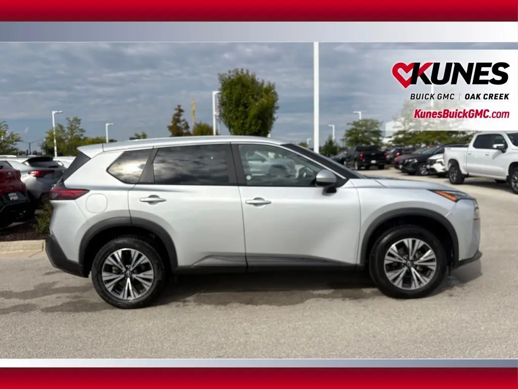 2023 Nissan Rogue SV photo 3