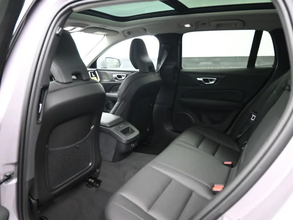 2026 Volvo - image 23