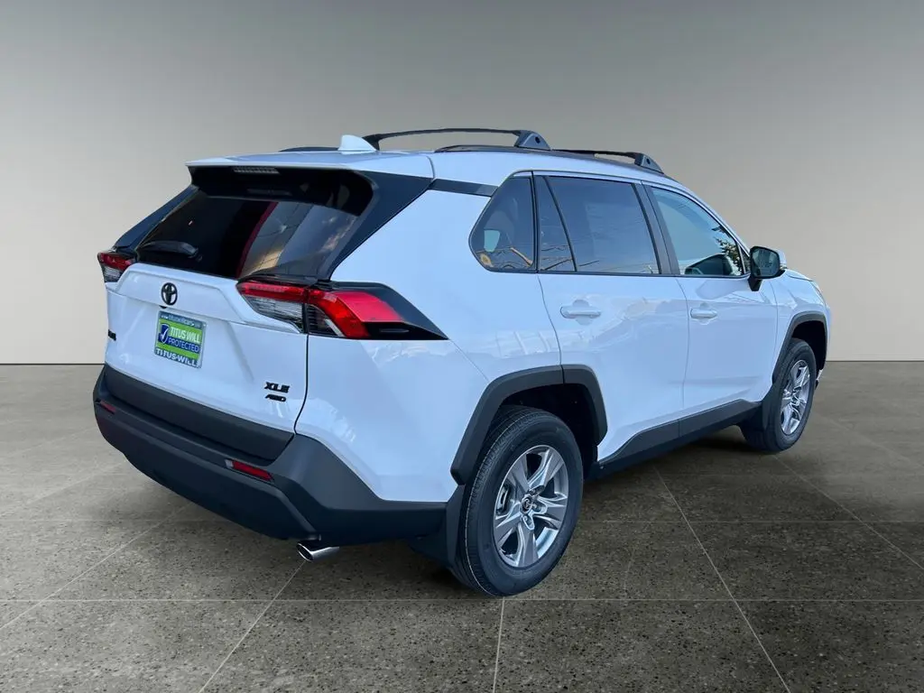 2025 Toyota RAV4 XLE photo 7