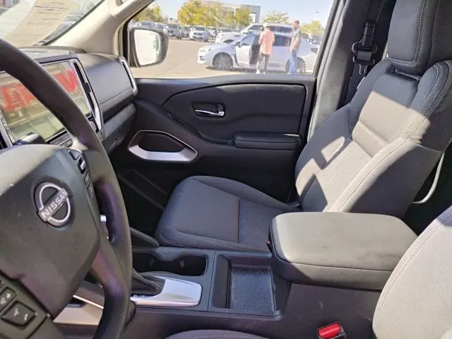 2025 Nissan Frontier SV photo 8