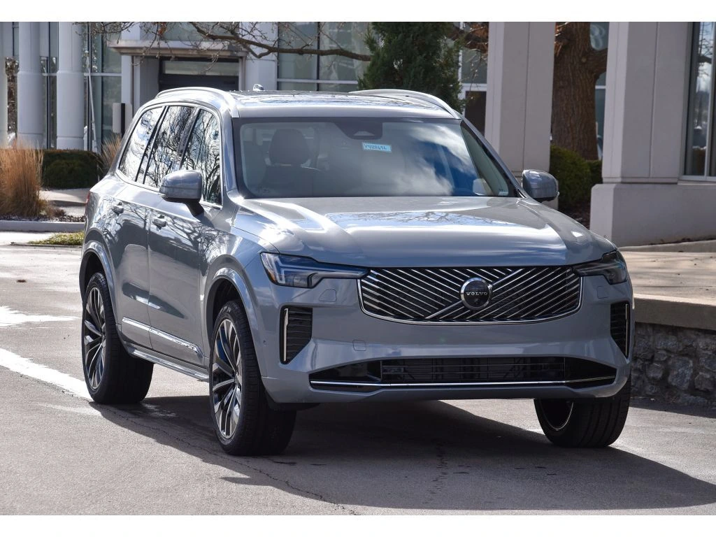 2026 Volvo - image 2