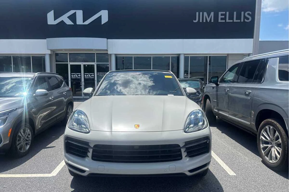 2021 Porsche Cayenne -'s photo