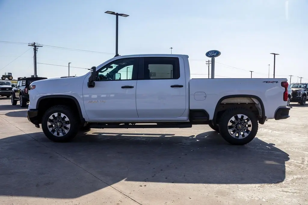 2024 Chevrolet Silverado 2500HD Custom photo 4