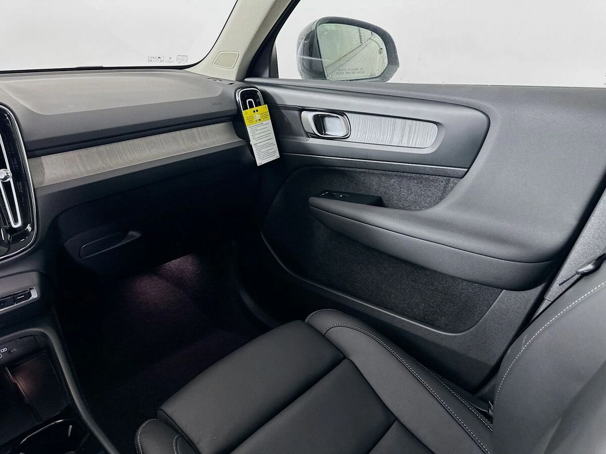 2026 Volvo XC40 Plus - Photo 23