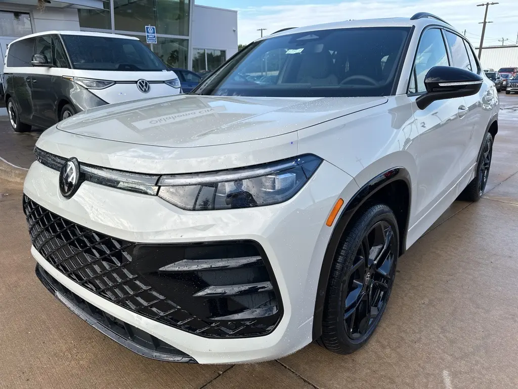 2025 Volkswagen Tiguan SE R-Line Black photo 9