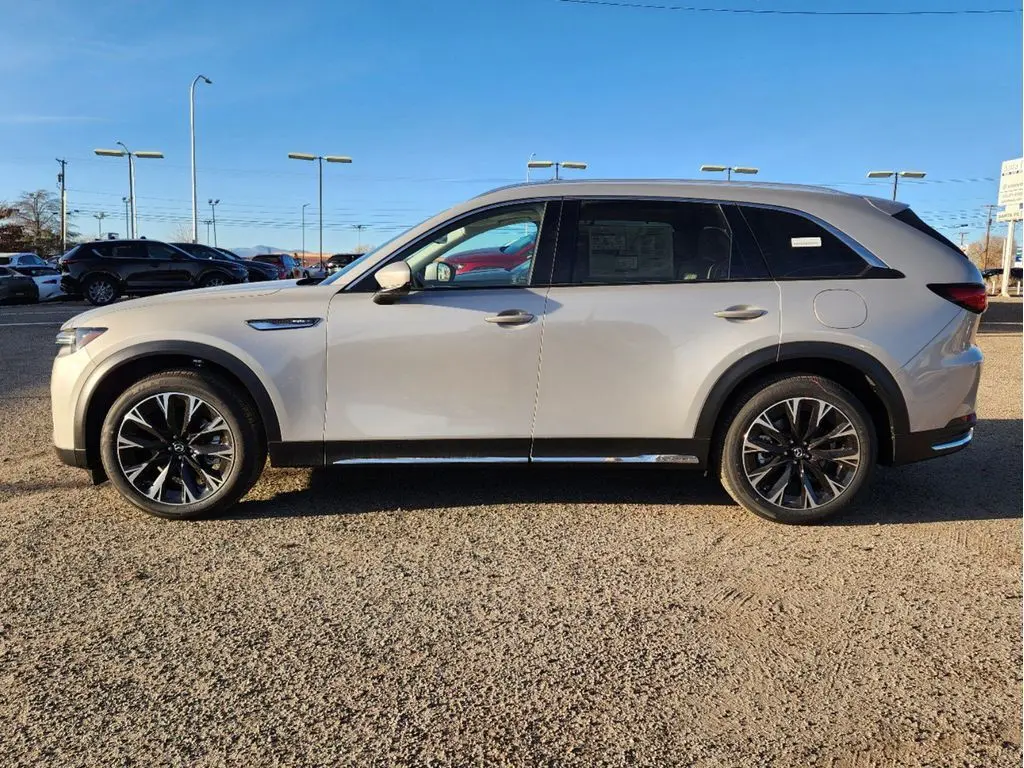2025 Mazda CX-90 Premium Plus photo 2