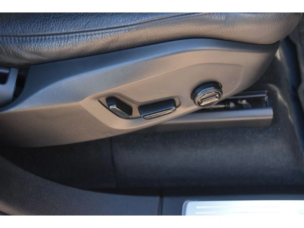 2023 Volvo - image 30