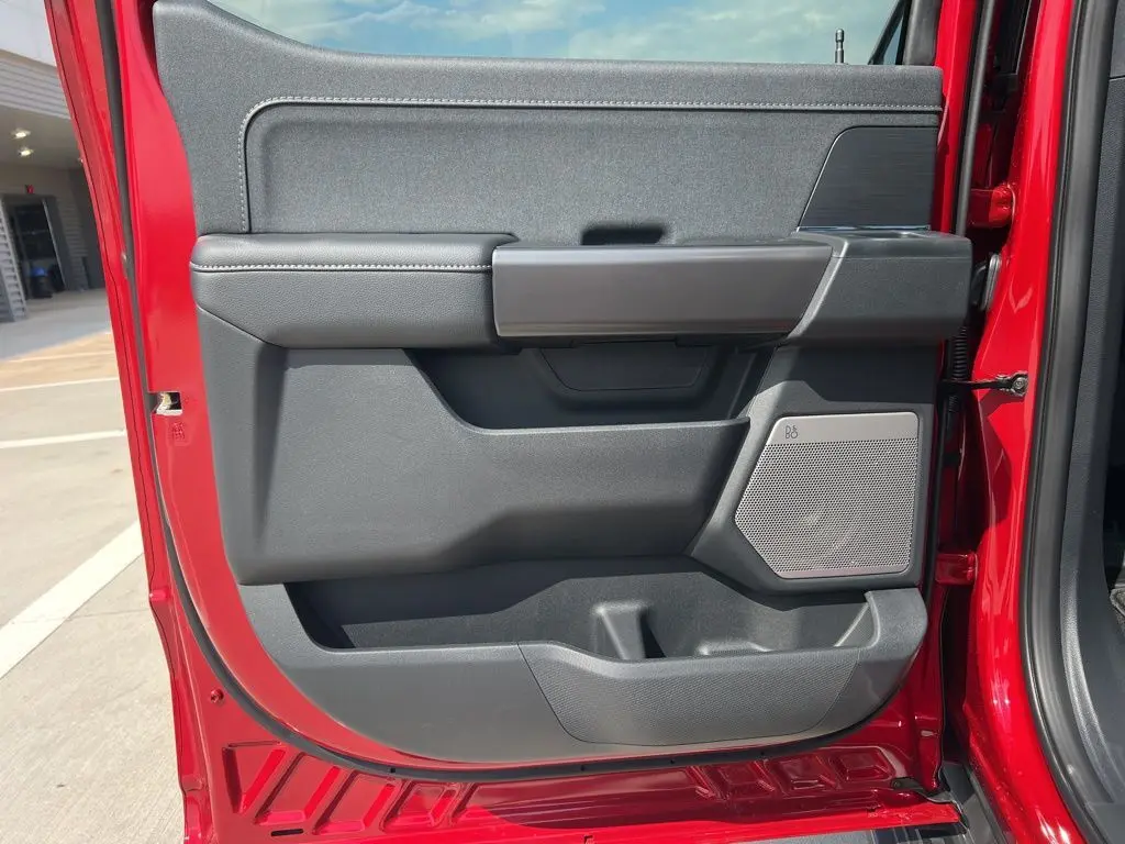 2025 Ford F-150 Lariat photo 10