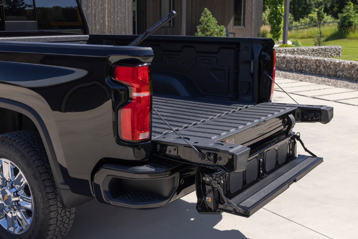 2025 Chevrolet Silverado HD Exterior Multi-Flex Tailgate