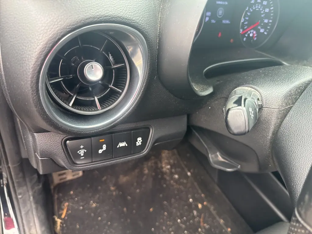 2020 Kia Forte GT-Line photo 11