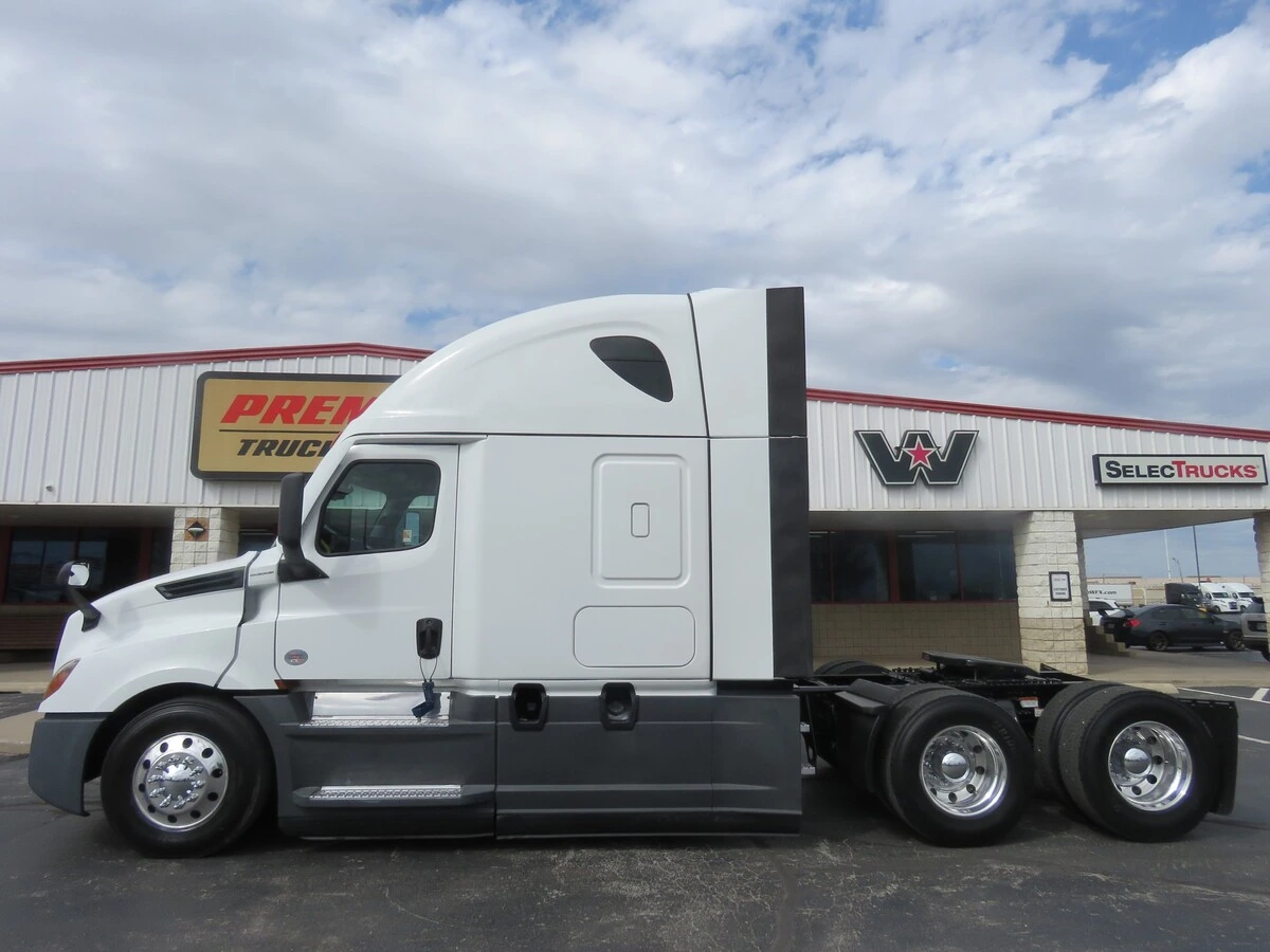 2024 Freightliner Cascadia - image 2