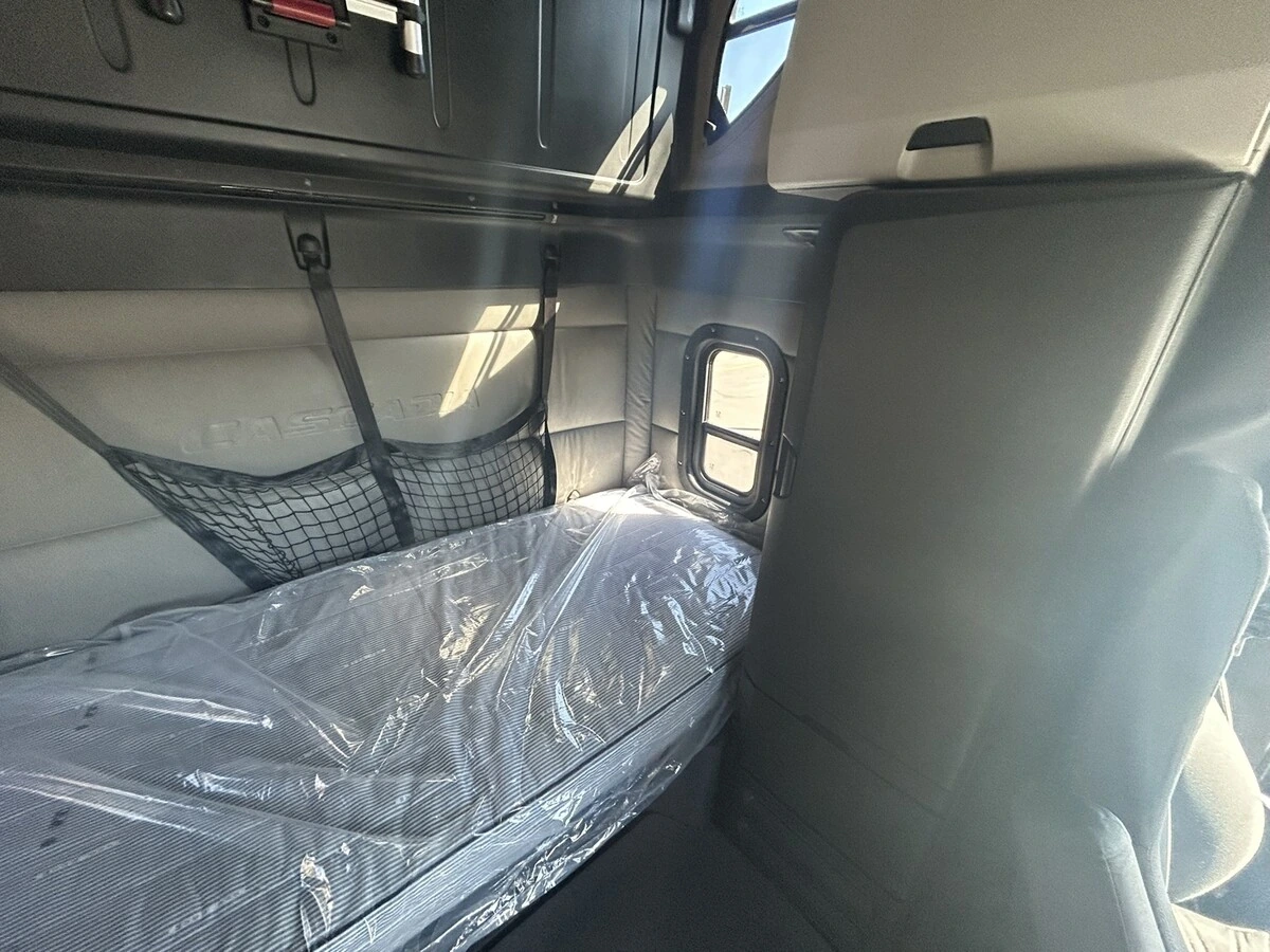 2022 Freightliner Cascadia - image 20